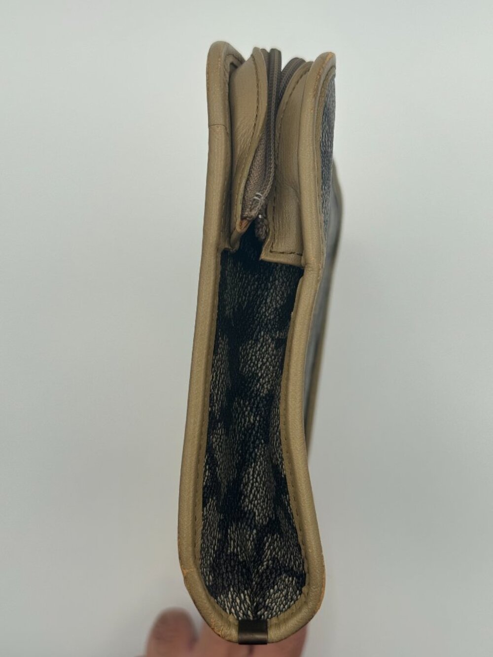 YSL Yves Saint Laurent Giraffe Print Zip Clutch with COA - Picture 5 of 7